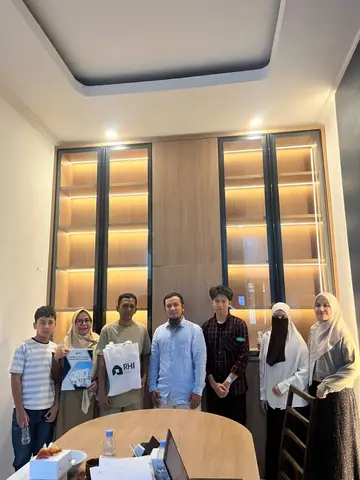 Akad di kantor RHI Build, klien RHI Build
