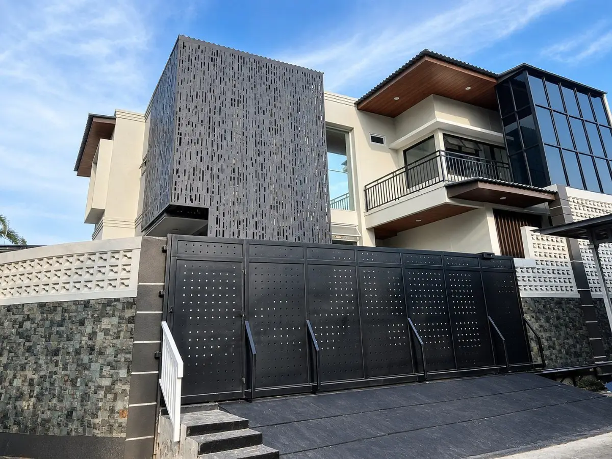 Rumah jadi: rumah Mr Pd, Jakarta Timur